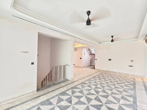 Room in 4 BHK Builder Floor at Soami Nagar – for Sale