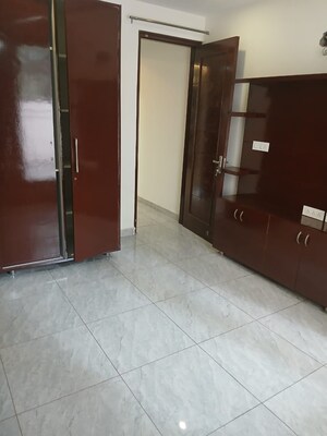 Room in 3 BHK Builder Floor at Sector 19 – for Rent