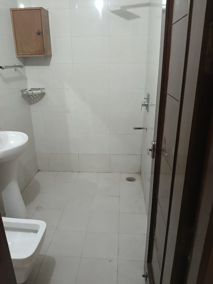 Bathroom, sector 19 3 Bedroom 3500 Sq.Ft. Builder Floor In Sector 19 Chandigarh 9383315