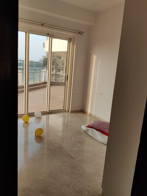 Room in 4 BHK Apartment at Indiabulls Sky Forest, Lower Parel – for Sale