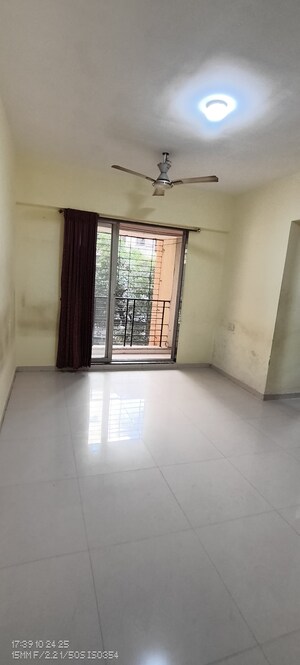 Room in 1 BHK Apartment at Rosa Classic Apartment, Kasarvadavali – for Rent