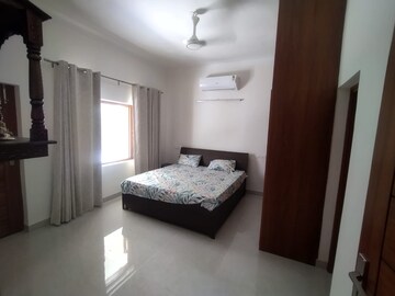 Bedroom in 4 BHK Builder Floor at Sector 21 – for Rent