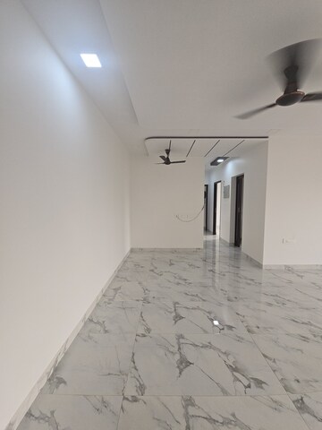 Room in 2 BHK Apartment at Raheja Ridgewood, Goregaon East – for Sale