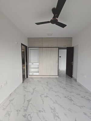 Room in 2 BHK Apartment at Raheja Ridgewood, Goregaon East – for Sale