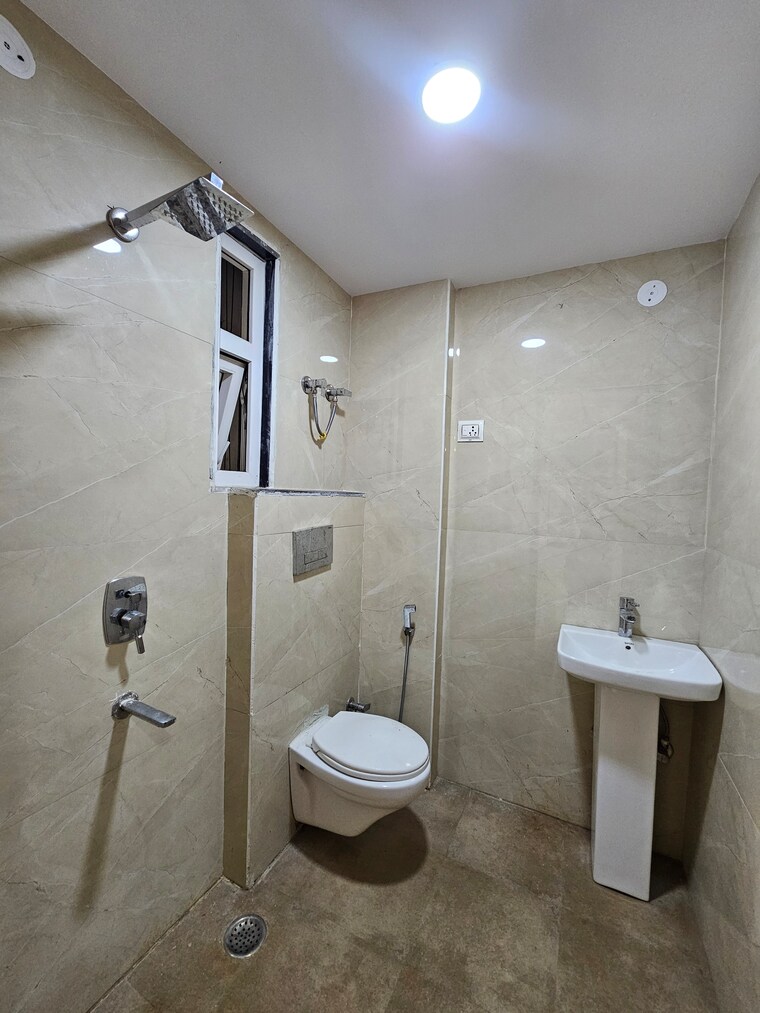 Attached Bathroom, chattarpur 3 Bedroom 1200 Sq.Ft. Builder Floor In Chattarpur Delhi 9383331