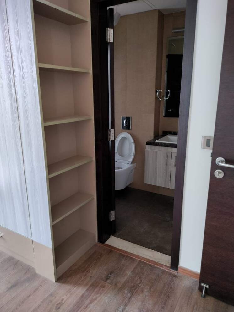 Bathroom, mahindra-luminare 3.5 Bedroom 3100 Sq.Ft. Apartment In Sector 59 Gurgaon 9383329