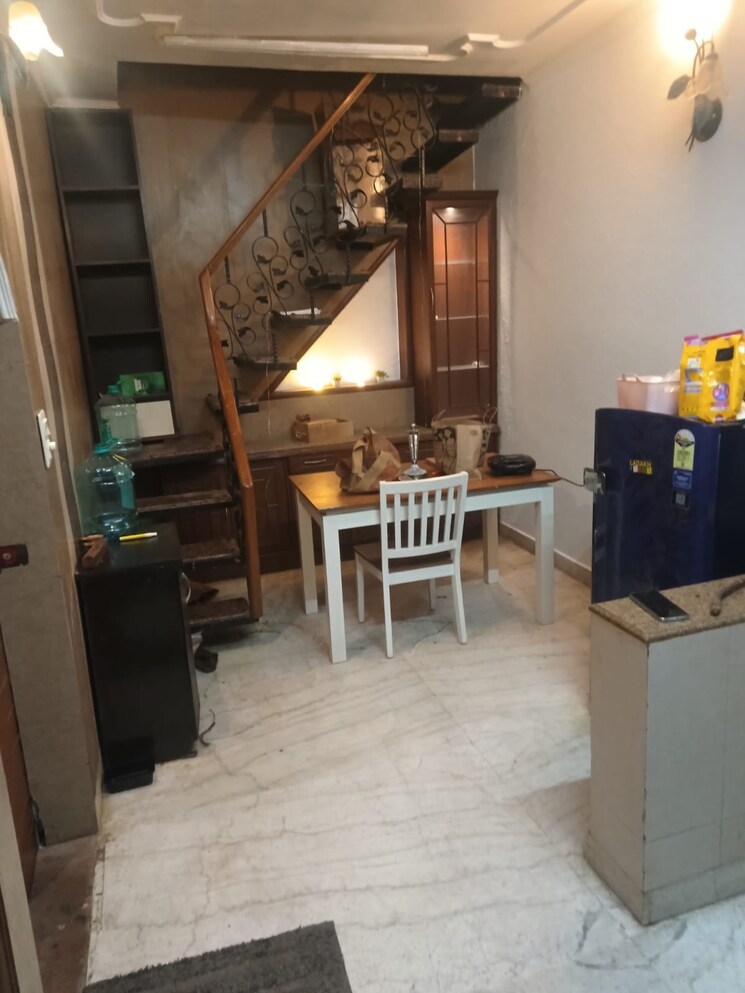 Living Room, shivalik colony 3 Bedroom 200 Sq.Yd. Builder Floor In Shivalik Colony Delhi 9383452