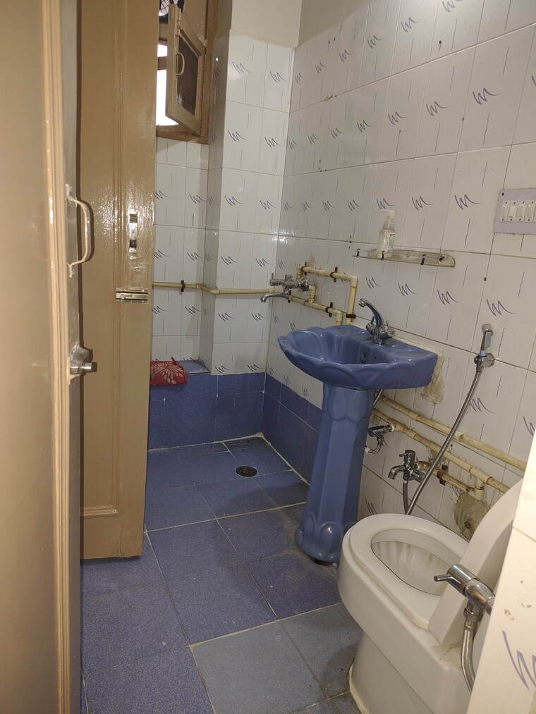 Bathroom, mahagun-villa 2 Bedroom 1030 Sq.Ft. Apartment In Vaishali Sector 4 Ghaziabad 9383421