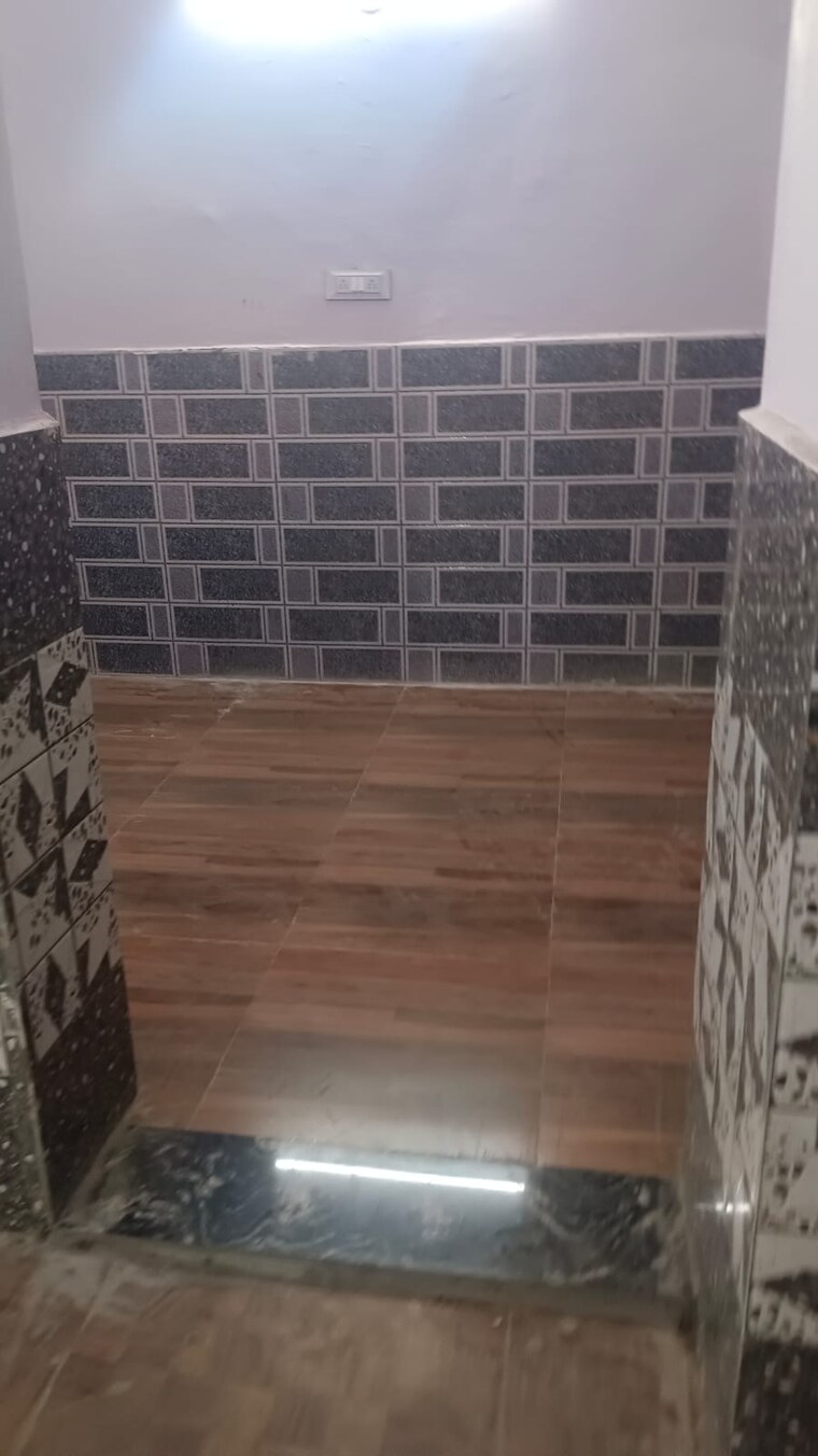  Parking, ompee-homes 2 Bedroom 450 Sq.Ft. Independent House In Sector 23 Faridabad 9383437