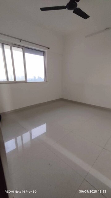 Room in 1 BHK Apartment at Omkar Signet, Malad East – for Rent
