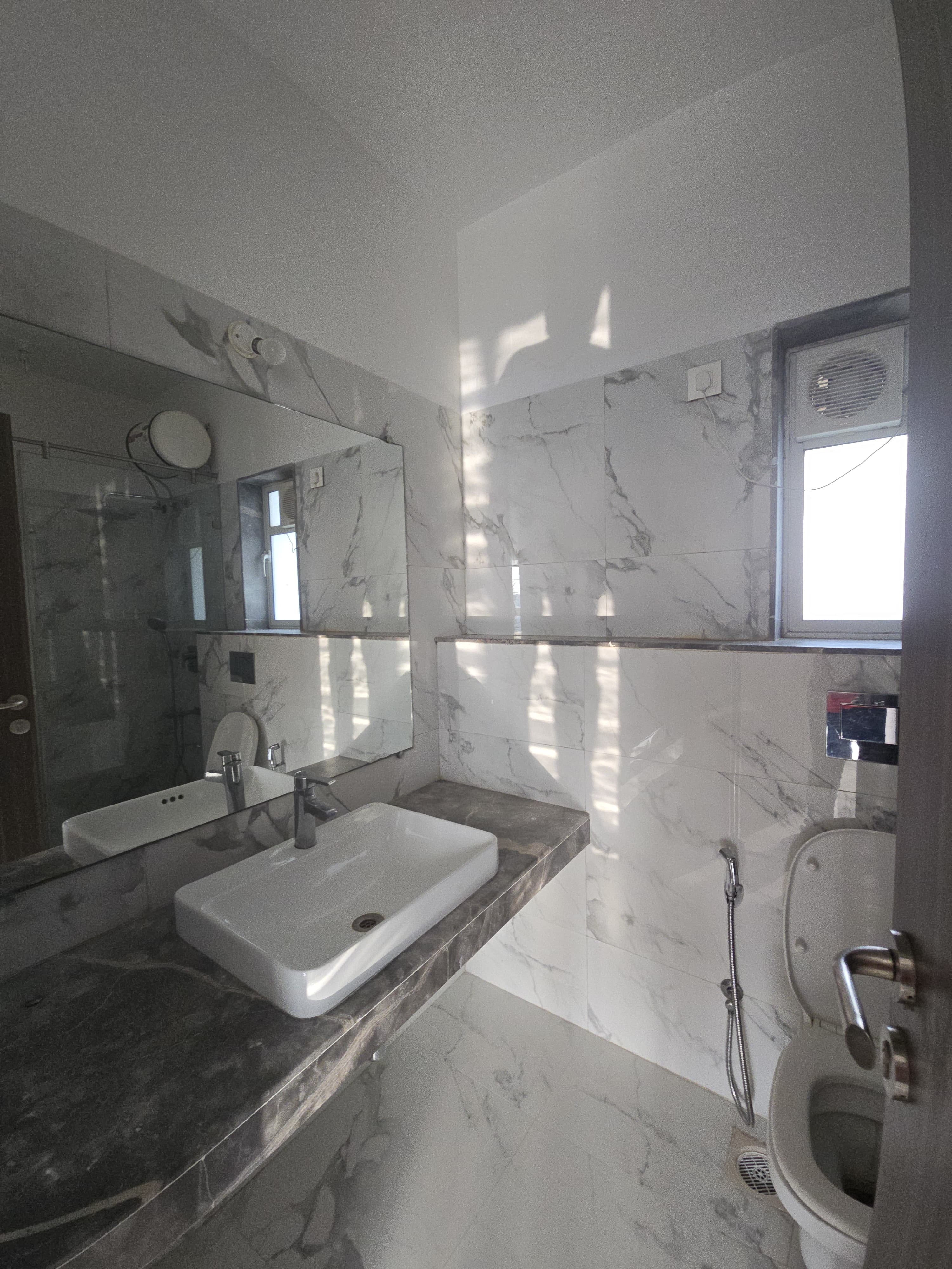 2 BHK + Pooja Room Apartment For Rent in Raheja Ridgewood