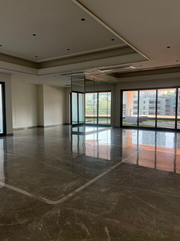 Room in 4 BHK Apartment at Lodha Costiera, Breach Candy – for Sale