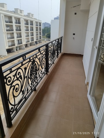 Balcony in 3 BHK Builder Floor at Raj One Good Earth, Sector 71 – for Rent