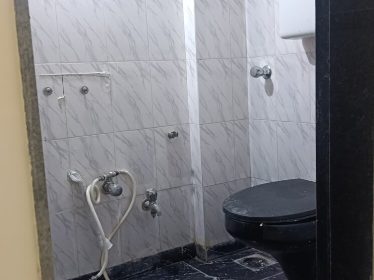 Bathroom, shree-krishna-heights-malad 2 Bedroom 710 Sq.Ft. Apartment In Malad East Mumbai 9383579