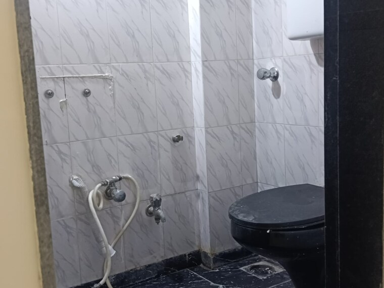 Bathroom, shree-krishna-heights-malad 2 Bedroom 710 Sq.Ft. Apartment In Malad East Mumbai 9383579