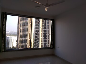 Room in 4 BHK Apartment at Oberoi Realty Esquire, Goregaon East – for Rent