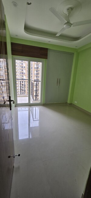 Room in 3.5 BHK Apartment at Amrapali Terrace Homes, Tech Zone 4 Greater Noida – for Rent