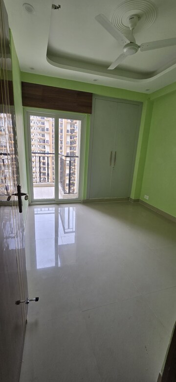 Room in 3.5 BHK Apartment at Amrapali Terrace Homes, Tech Zone 4 Greater Noida – for Rent