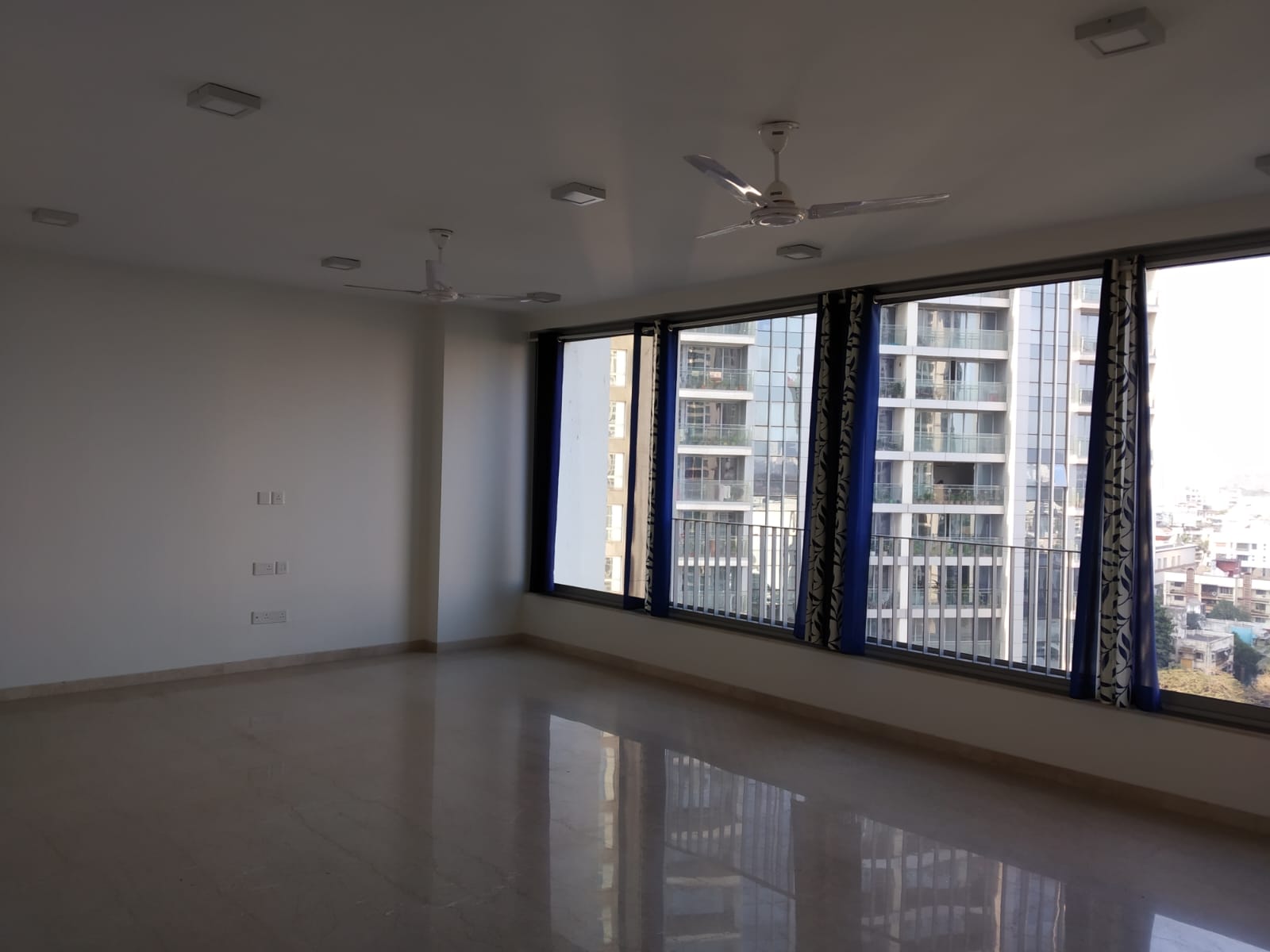 4 BHK + Servant Room Apartment For Sale in Oberoi Realty Esquire