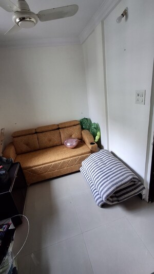 Bedroom in 1.5 BHK Apartment at Andheri West – for Rent