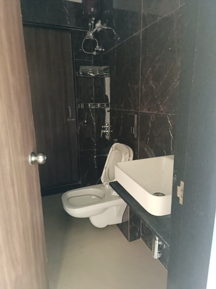 Bathroom, mahavir-square 3 Bedroom 1250 Sq.Ft. Apartment In Manpada Thane 9383639