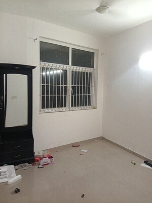 Room in 3 BHK Apartment at Mahagun Mywoods, Sector 16c Greater Noida – for Rent