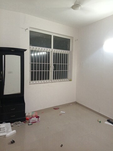 Room in 3 BHK Apartment at Mahagun Mywoods, Sector 16c Greater Noida – for Rent