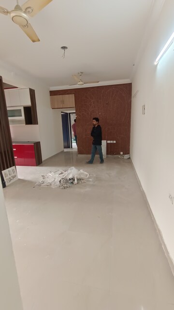 Room in 2 BHK Apartment at Antriksh Golf View, Sector 78 – for Rent