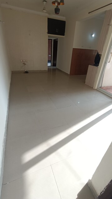 Room in 2 BHK Apartment at Antriksh Golf View, Sector 78 – for Rent