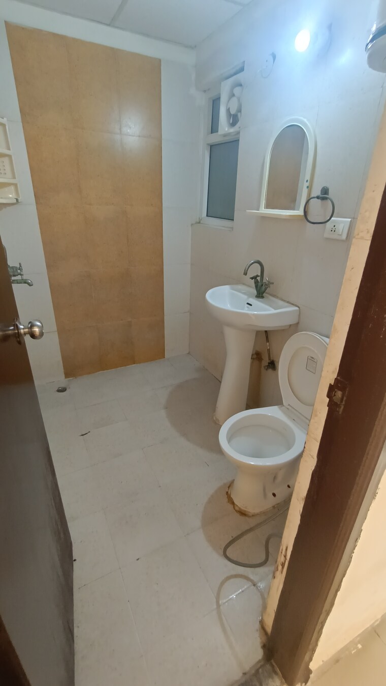 Bathroom, antriksh-golf-view 2 Bedroom 1140 Sq.Ft. Apartment In Sector 78 Noida 9383711