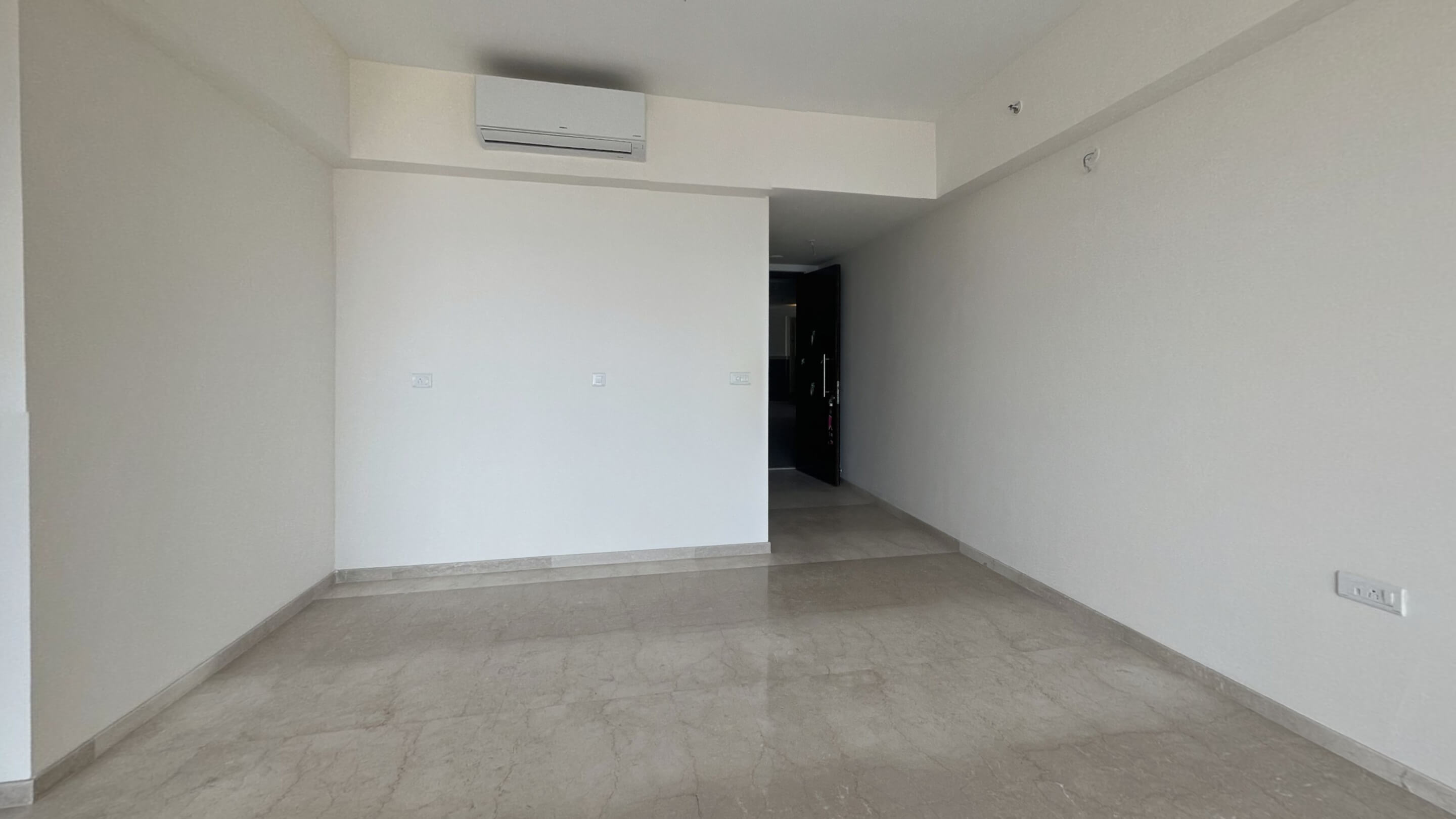 2 BHK Apartment For Rent in L&T Crescent Bay T2