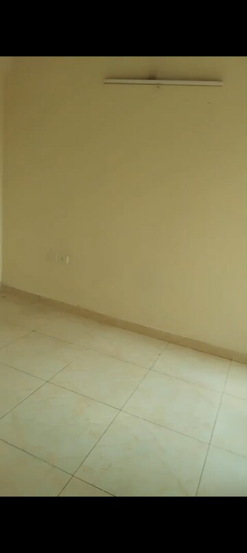 Room in 2 BHK Apartment at Gaurs Siddhartham, Siddharth Vihar – for Rent