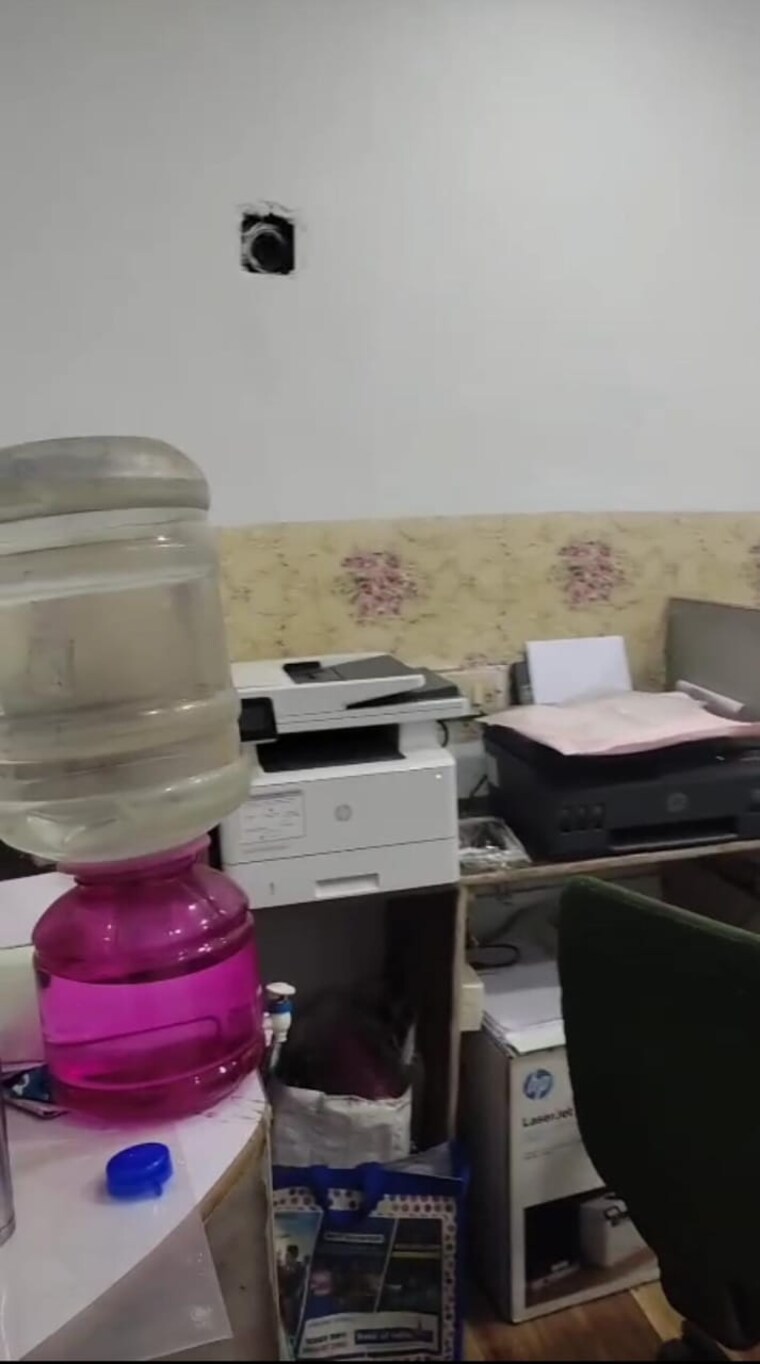 Team Area, park street Commercial Office Space 500 Sq.Ft. In Park Street Kolkata 9383734