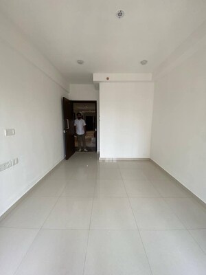 Room in 1 BHK Apartment at Lalani Grandeur, Goregaon East – for Rent