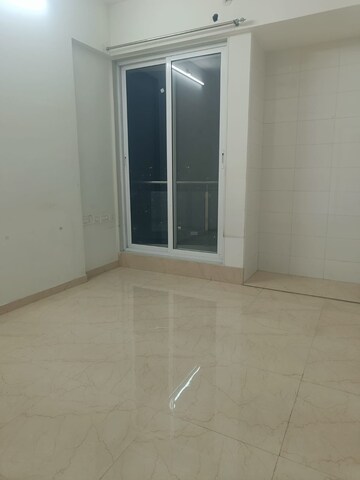 Room in 2 BHK Apartment at Rosa Manhattan, Ghodbunder Road – for Rent