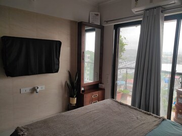 Bedroom in 2 BHK Apartment at Seawoods – for Rent