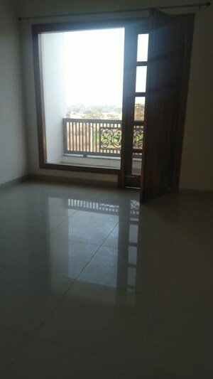 2 BHK Apartment For Rent in Omaxe The Resort, South Mullanpur