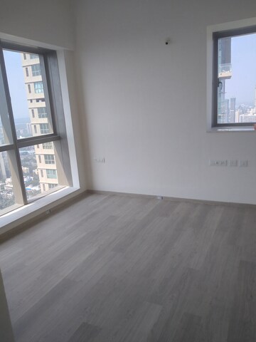 Room in 3.5 BHK Apartment at Sheth Auris Serenity Tower 1, Malad West – for Sale