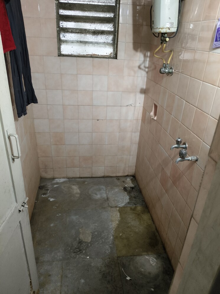 Bathroom, runwal-plaza 1 Bedroom 575 Sq.Ft. Apartment In Vartak Nagar Thane 9383852