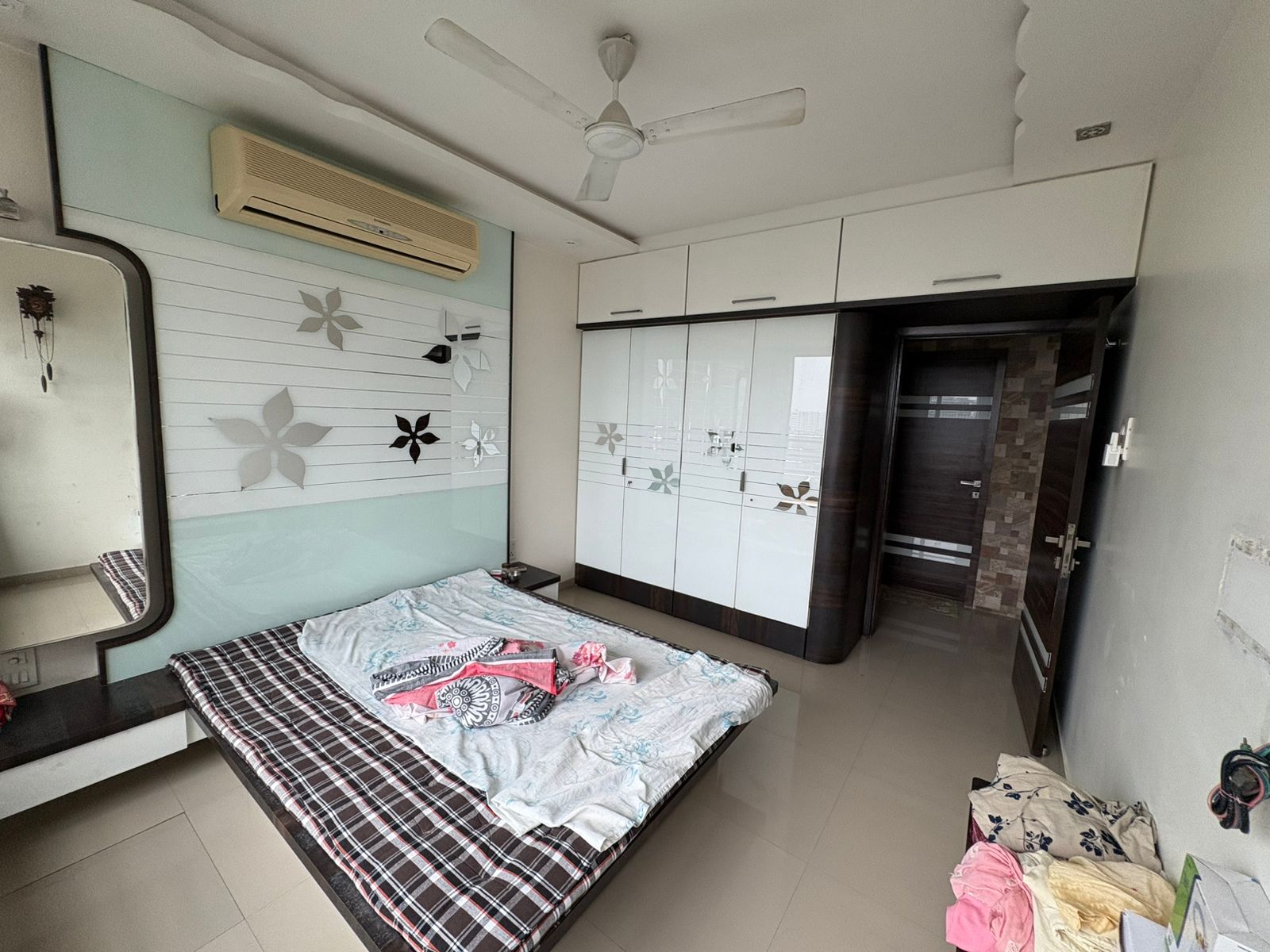 4 BHK 1820 Sq.Ft. Apartment in 111 Hyde Park