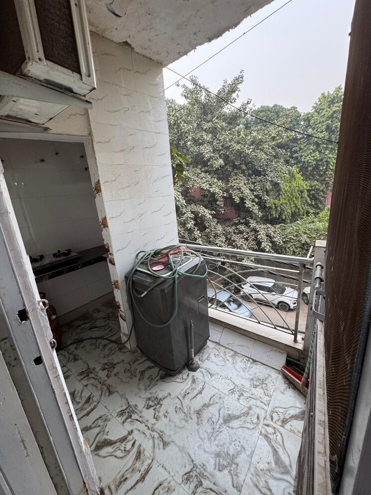 Balcony, patel nagar 1 Bedroom 600 Sq.Ft. Builder Floor In Patel Nagar Delhi 9383862