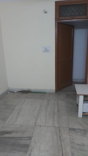 Room in 1 RK Builder Floor at Mayur Vihar – for Rent