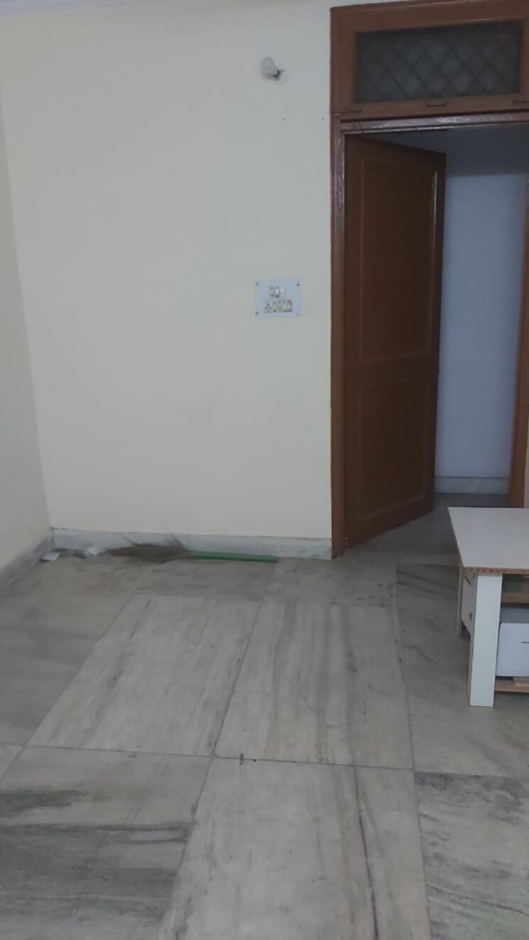 Room, mayur vihar 1 RK 300 Sq.Ft. Builder Floor In Mayur Vihar Delhi 9383888