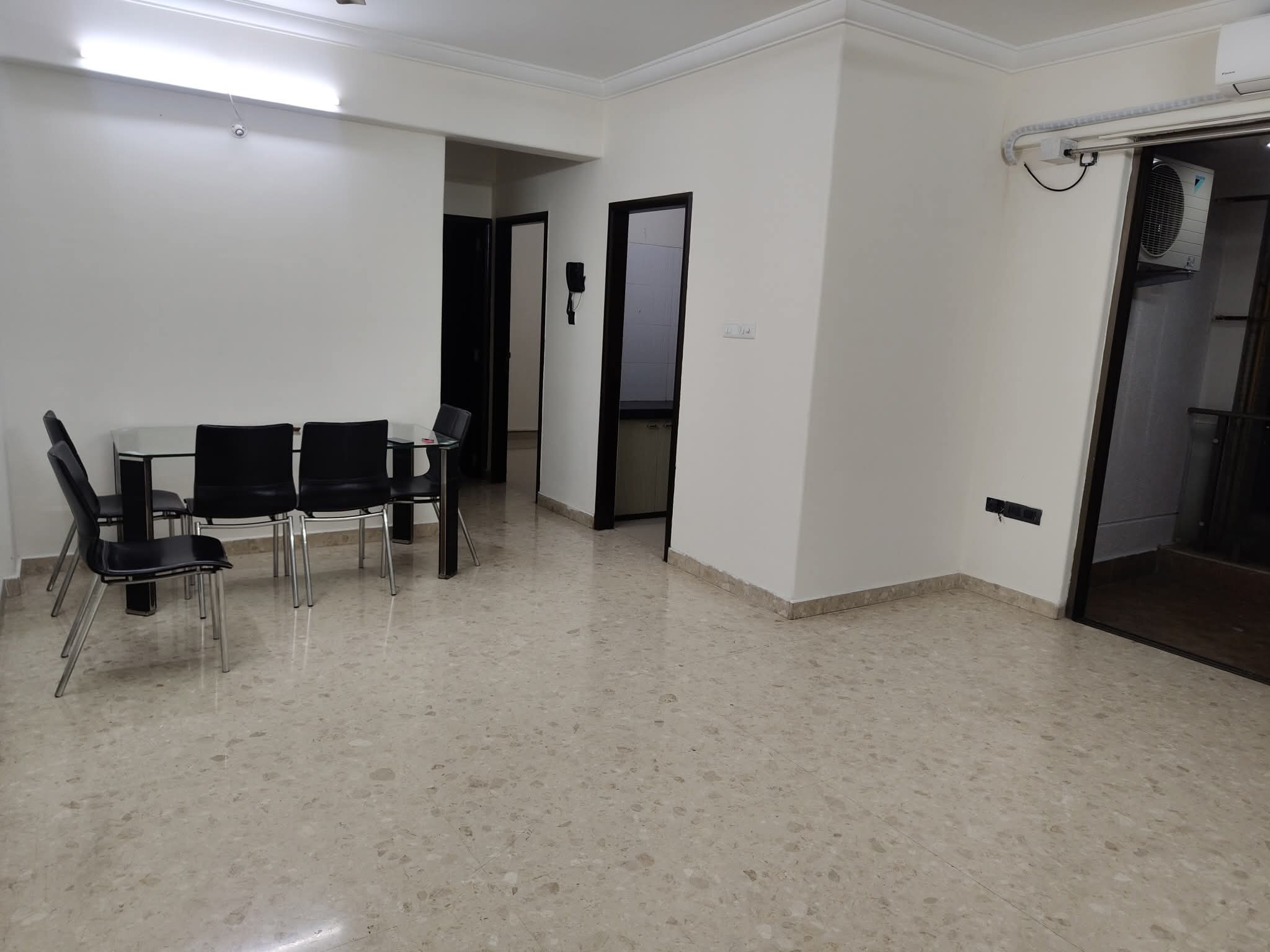 2 BHK Apartment For Rent in Satellite Tower