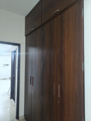 Room in 2 BHK Apartment at Satellite Tower, Goregaon East – for Rent