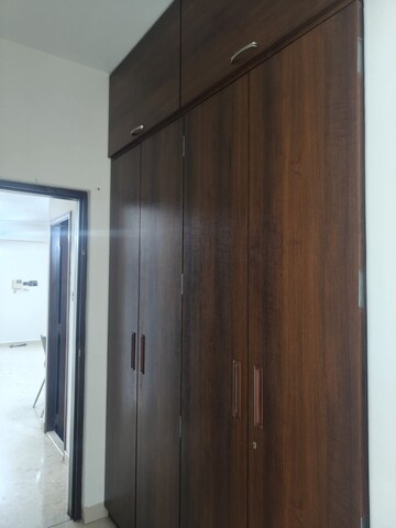 Room in 2 BHK Apartment at Satellite Tower, Goregaon East – for Rent