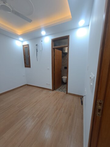 Room in 3 BHK Builder Floor at Malviya Nagar – for Rent