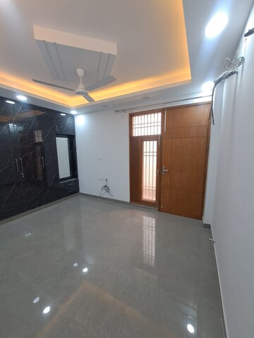 Room in 3 BHK Builder Floor at Malviya Nagar – for Rent