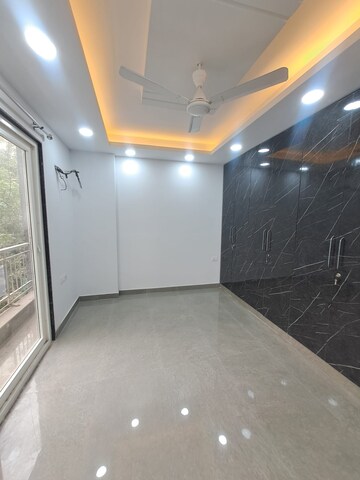 Room in 3 BHK Builder Floor at Malviya Nagar – for Rent