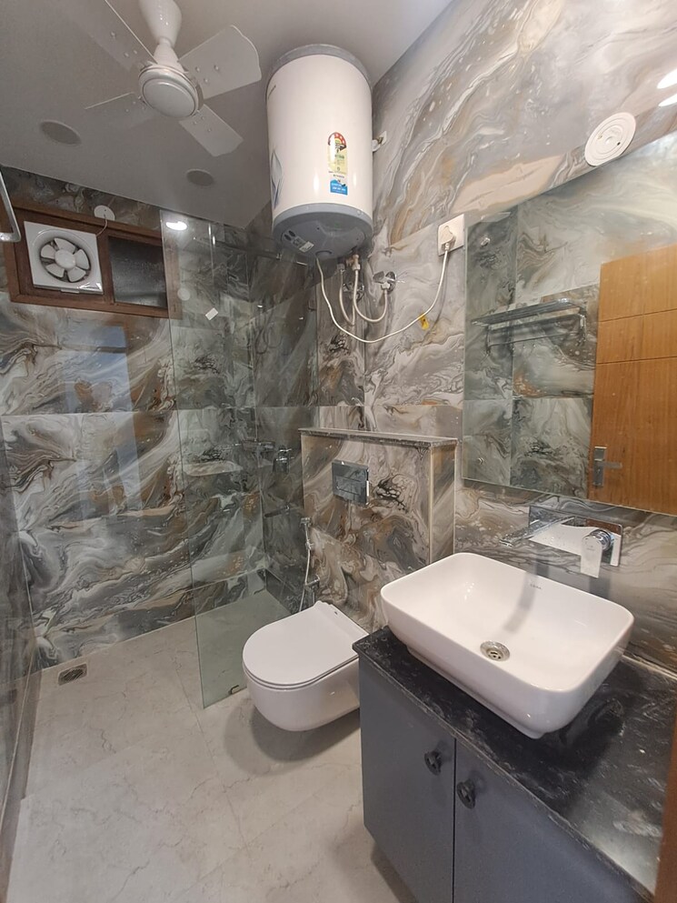 Bathroom, malviya nagar 3 Bedroom 1400 Sq.Ft. Builder Floor In Malviya Nagar Delhi 9383892
